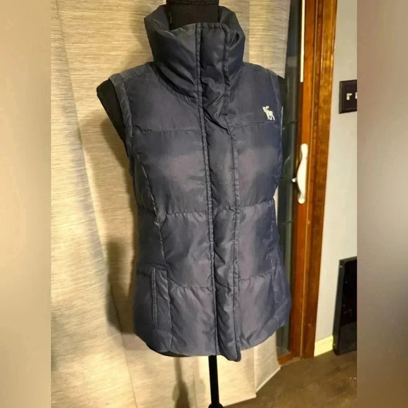 Abercrombie Puffer Vest - Picture 1 of 10